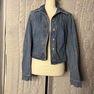 Calvin Klein denim jacket with buttons. Great condition and fast shipping!